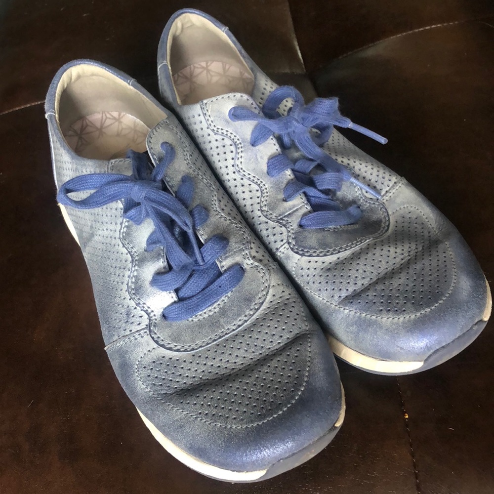 Dansko tennies